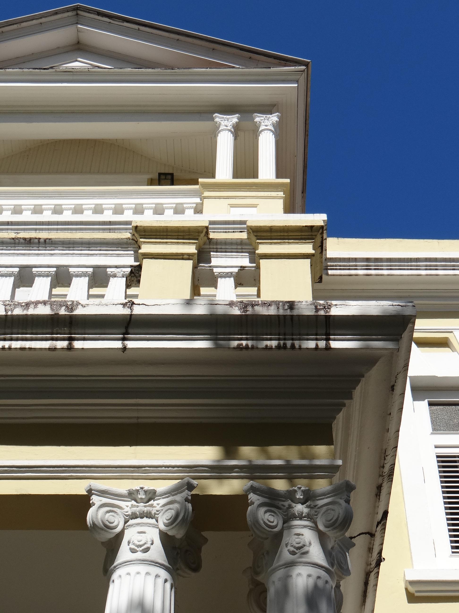 Casa La Giralda - Avenida Miramar, esquina calle Marti 651 - San Juan (Miramar) - 2014 00071